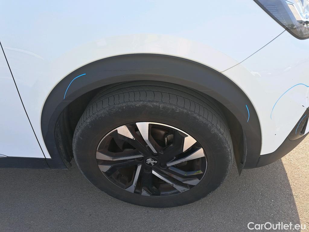  Peugeot  2008  Allure Pack 1.2 PureTech 130CV E6d #33