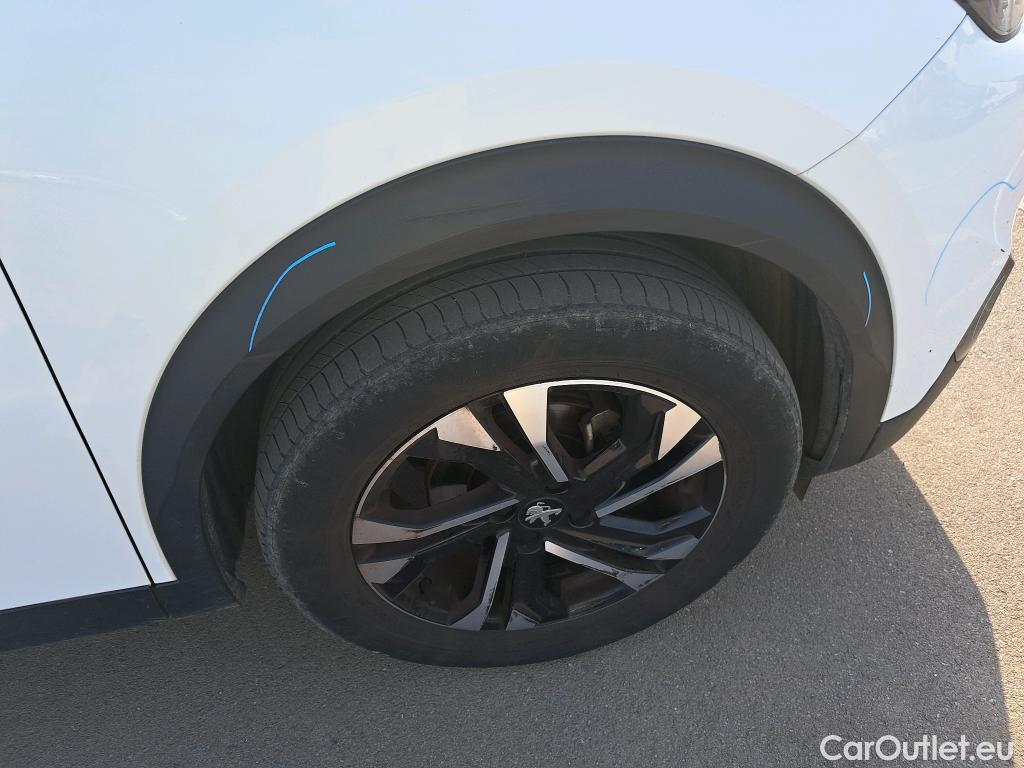  Peugeot  2008  Allure Pack 1.2 PureTech 130CV E6d #7