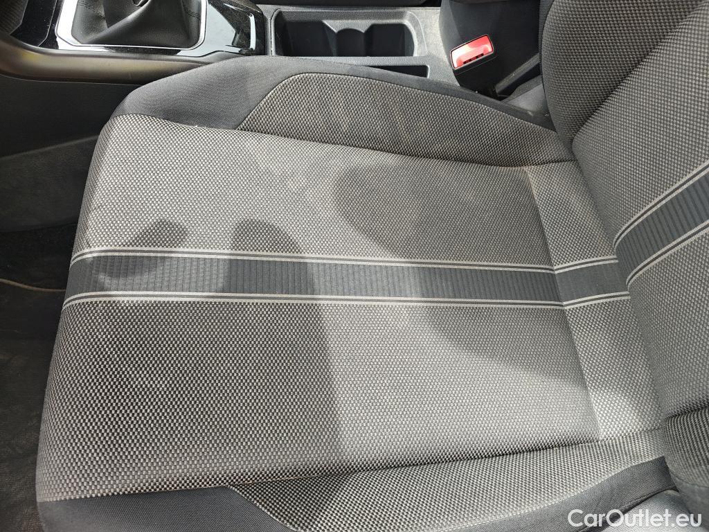  Volkswagen  T-ROC VOLKSWAGEN  / 2017 / 5P / todoterreno Advance 1.0 TSI 85kW (115CV) #8