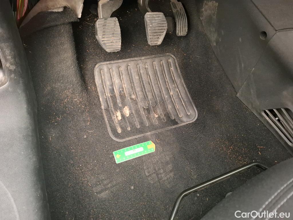 Peugeot  208 PEUGEOT  Affaire VU 5p Berline Puretech 82 EU6.c S&S PREM PACK #1