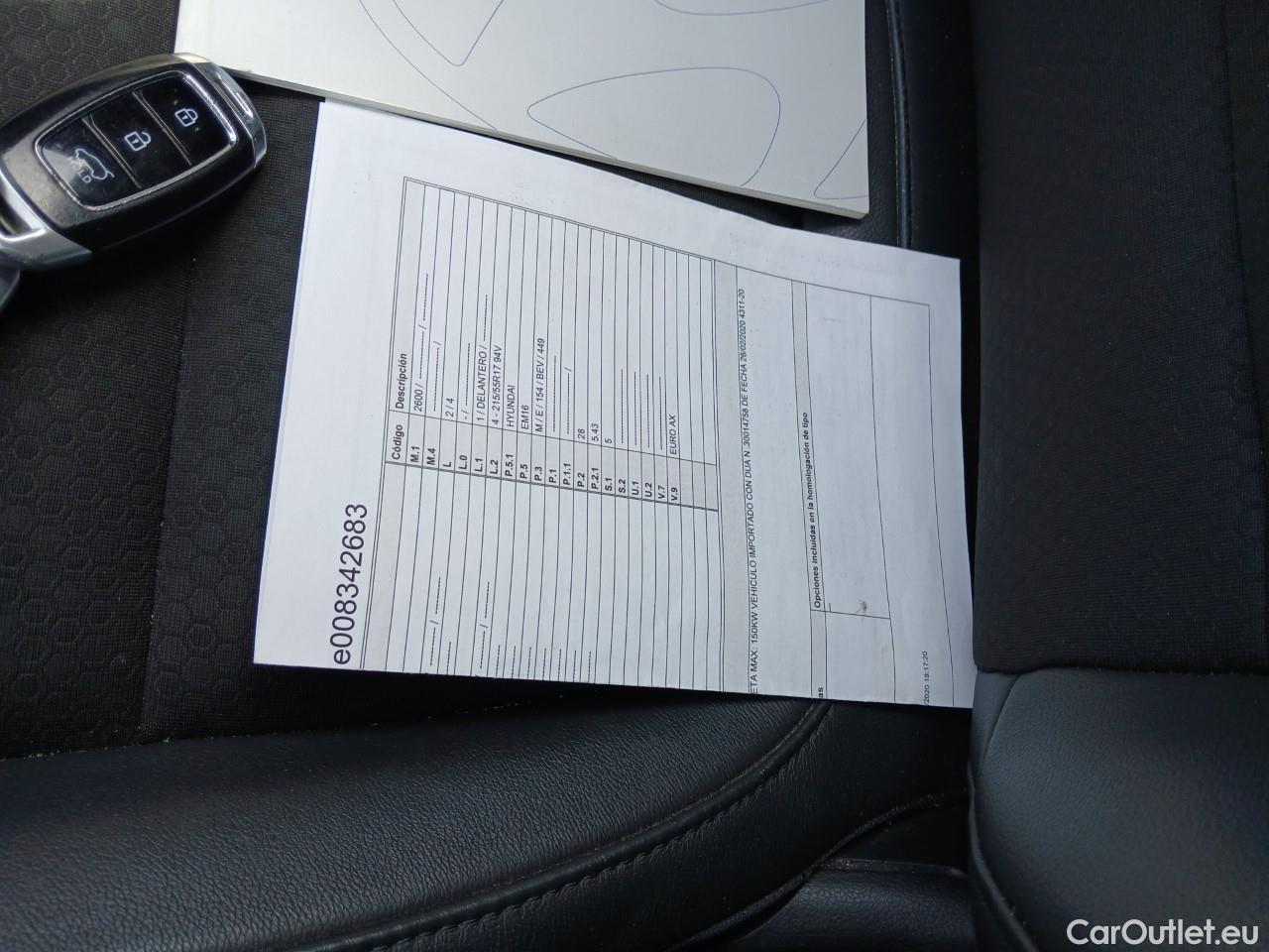  Hyundai  Konna HYUNDAI Kona / 2017 / 5P / todoterreno KONA EV 5P 150kW TECNO #2