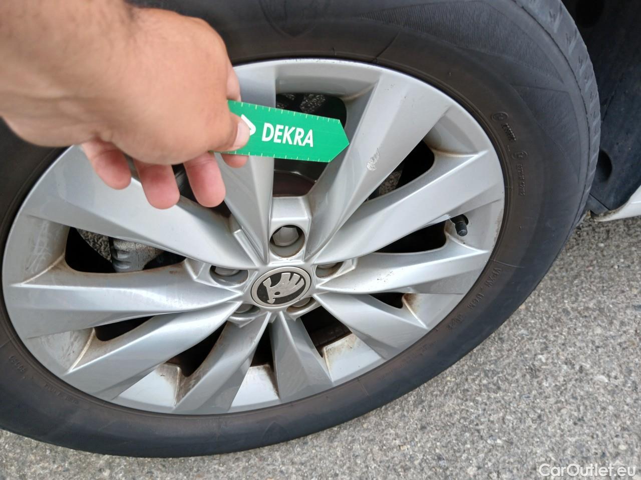  Skoda  KAMIQ SKODA  1.0 TSI 81kW (110CV) DSG Ambition #22
