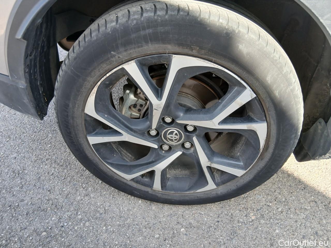  Toyota  C-HR TOYOTA  / 2016 / 5P / todoterreno 1.8 125H Advance (CX) #56