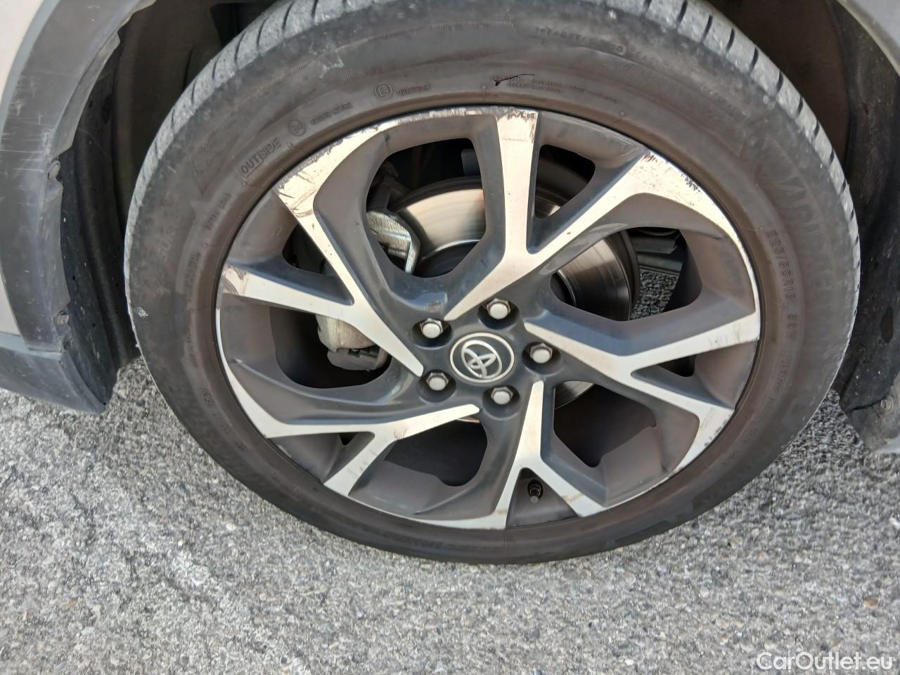  Toyota  C-HR TOYOTA  / 2016 / 5P / todoterreno 1.8 125H Advance (CX) #26