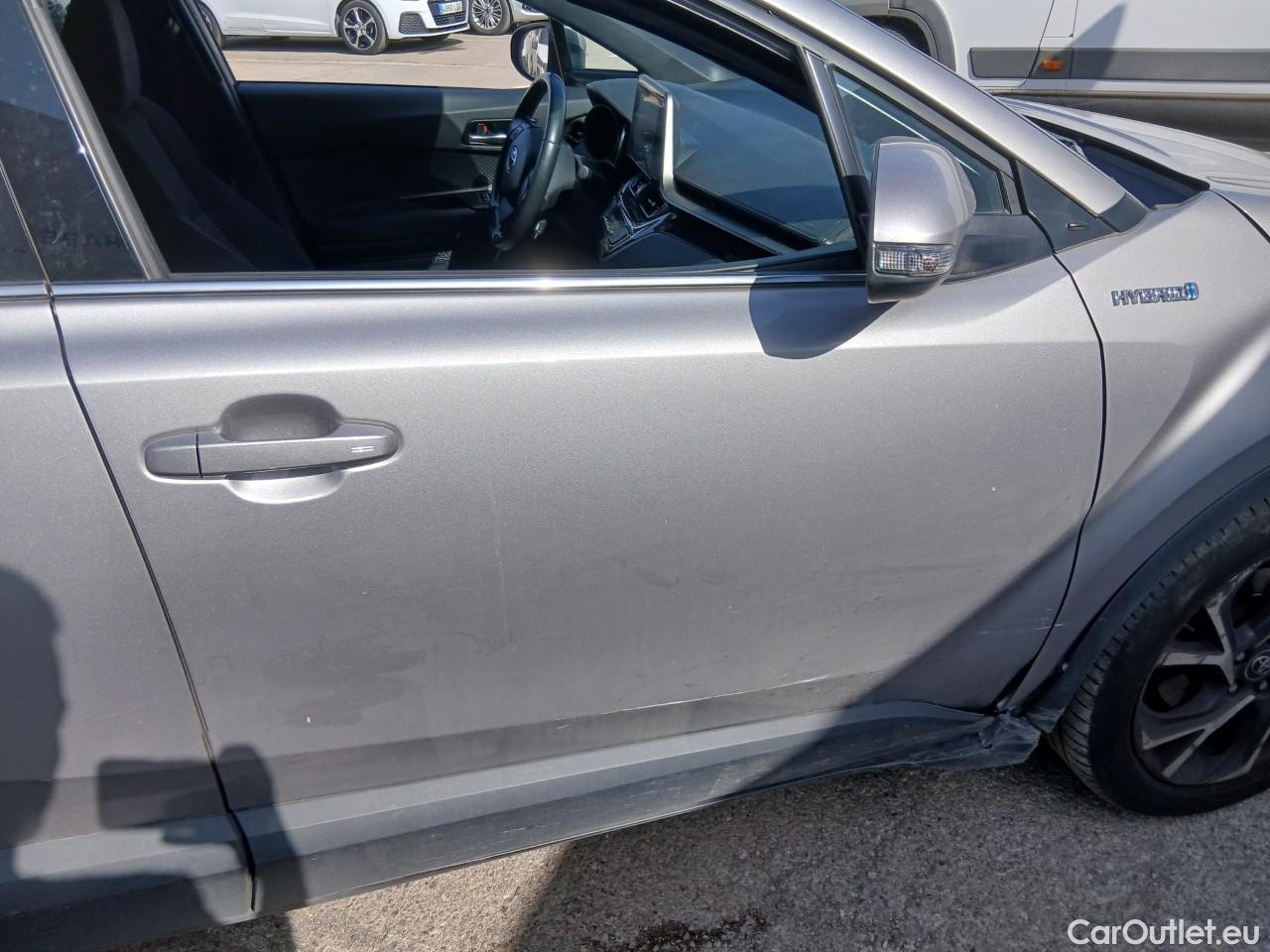  Toyota  C-HR TOYOTA  / 2016 / 5P / todoterreno 1.8 125H Advance (CX) #63