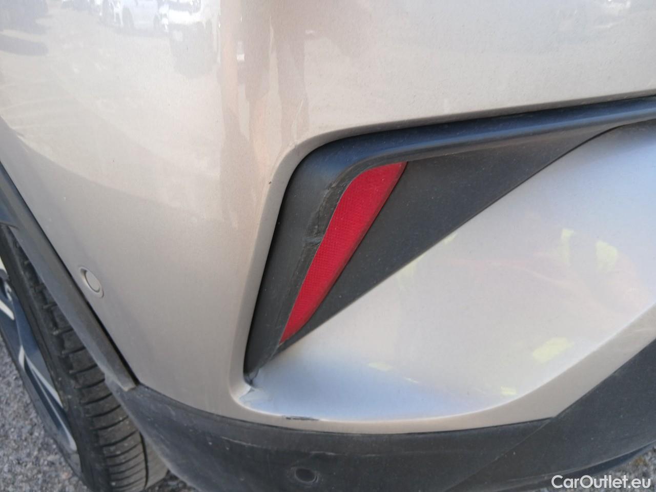  Toyota  C-HR TOYOTA  / 2016 / 5P / todoterreno 1.8 125H Advance (CX) #51