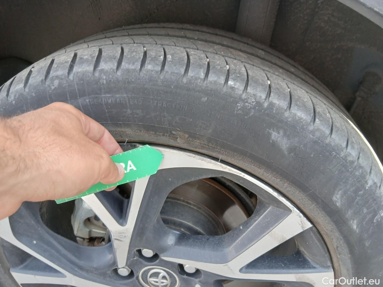  Toyota  C-HR TOYOTA  / 2016 / 5P / todoterreno 1.8 125H Advance (CX) #57