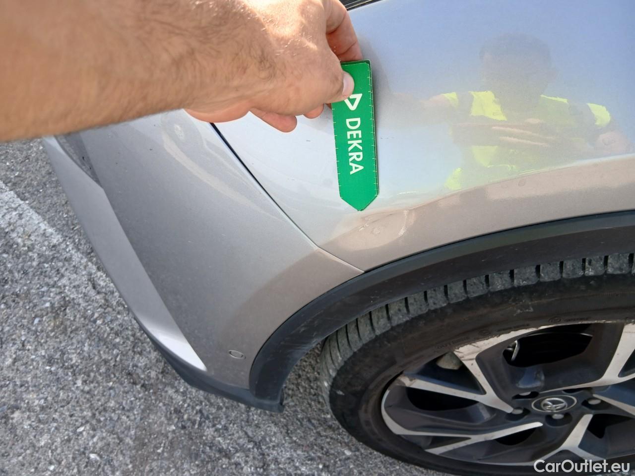  Toyota  C-HR TOYOTA  / 2016 / 5P / todoterreno 1.8 125H Advance (CX) #24