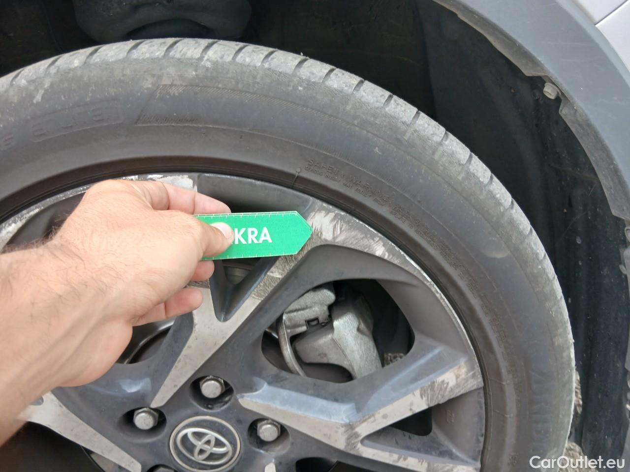  Toyota  C-HR TOYOTA  / 2016 / 5P / todoterreno 1.8 125H Advance (CX) #70