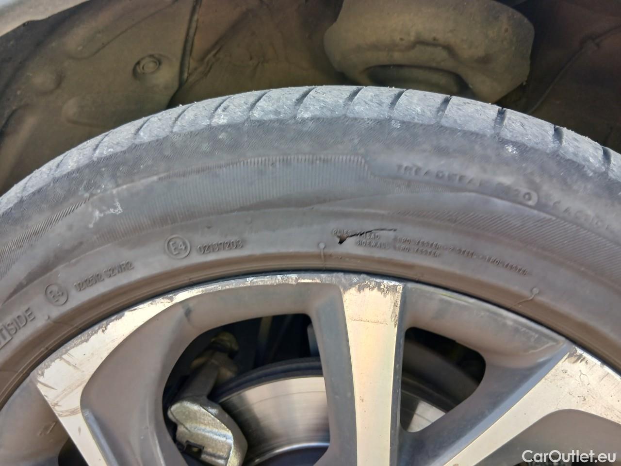  Toyota  C-HR TOYOTA  / 2016 / 5P / todoterreno 1.8 125H Advance (CX) #2