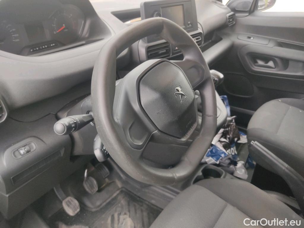  Peugeot  Partner PEUGEOT  / 2018 / 3P / furgón derivado de turismo Pro Standard 600kg BlueHDi 73kW #37