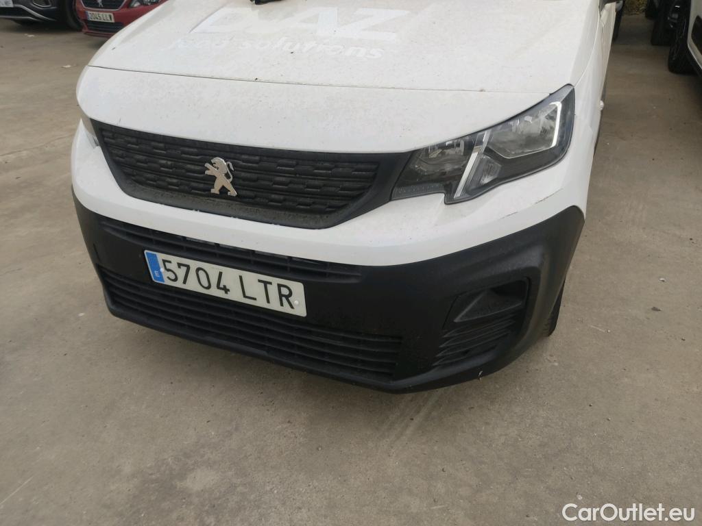  Peugeot  Partner PEUGEOT  / 2018 / 3P / furgón derivado de turismo Pro Standard 600kg BlueHDi 73kW #29