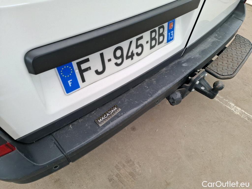  Volkswagen  Crafter  Fourgon Fourgon 35 mittlerer Radstand mit Hochdach FWD 2.0 140CV BVM6 #1