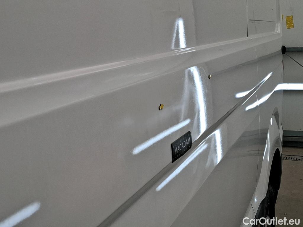  Volkswagen  Crafter  Fourgon Fourgon 35 mittlerer Radstand mit Hochdach FWD 2.0 140CV BVM6 #4