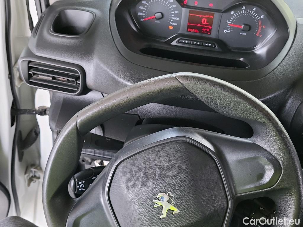  Peugeot  Partner PEUGEOT  / 2018 / 3P / furgón derivado de turismo Pro Standard 600kg BlueHDi 73kW (AC) #44