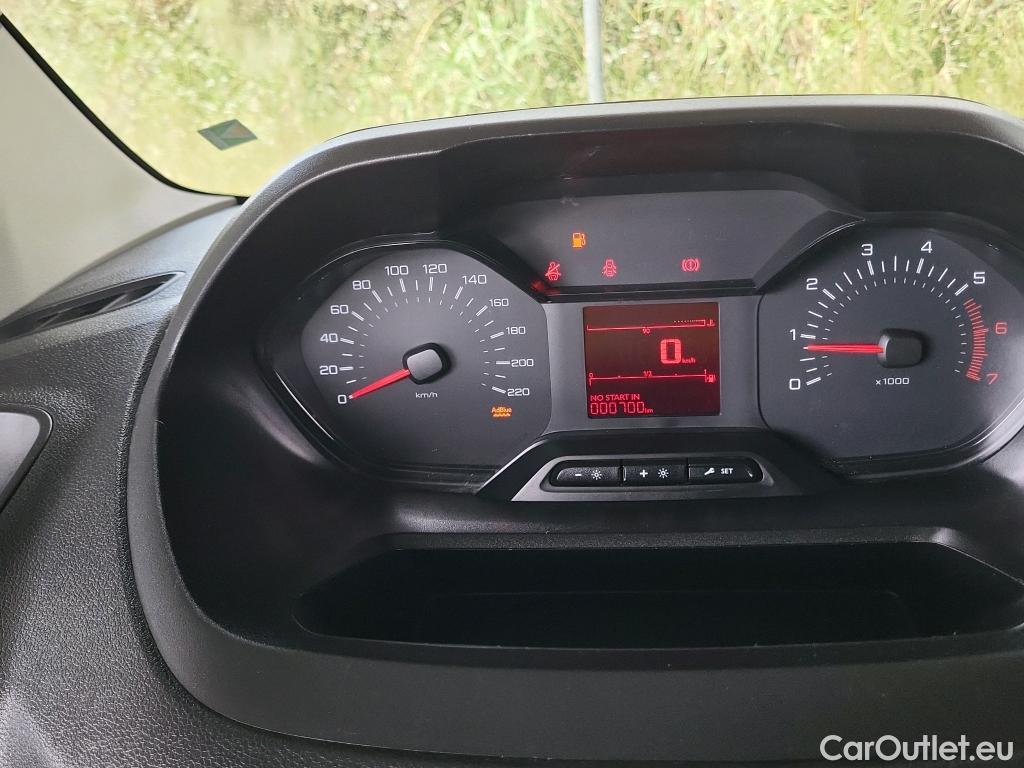  Peugeot  Partner PEUGEOT  / 2018 / 3P / furgón derivado de turismo Pro Standard 600kg BlueHDi 73kW (AC) #48