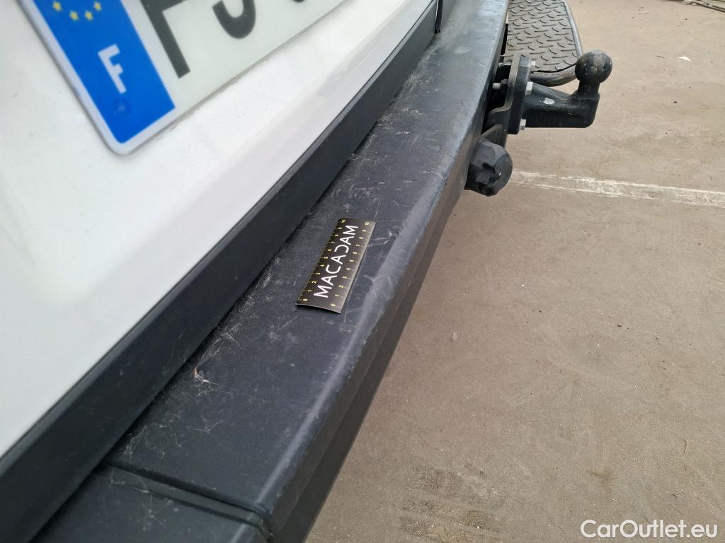  Volkswagen  Crafter  Fourgon Fourgon 35 mittlerer Radstand mit Hochdach FWD 2.0 140CV BVM6 #2