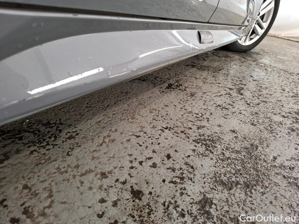  Toyota  Corolla TOYOTA  / 2018 / 5P / Berline Hybride 122h Dynamic Business Stage Acad #14