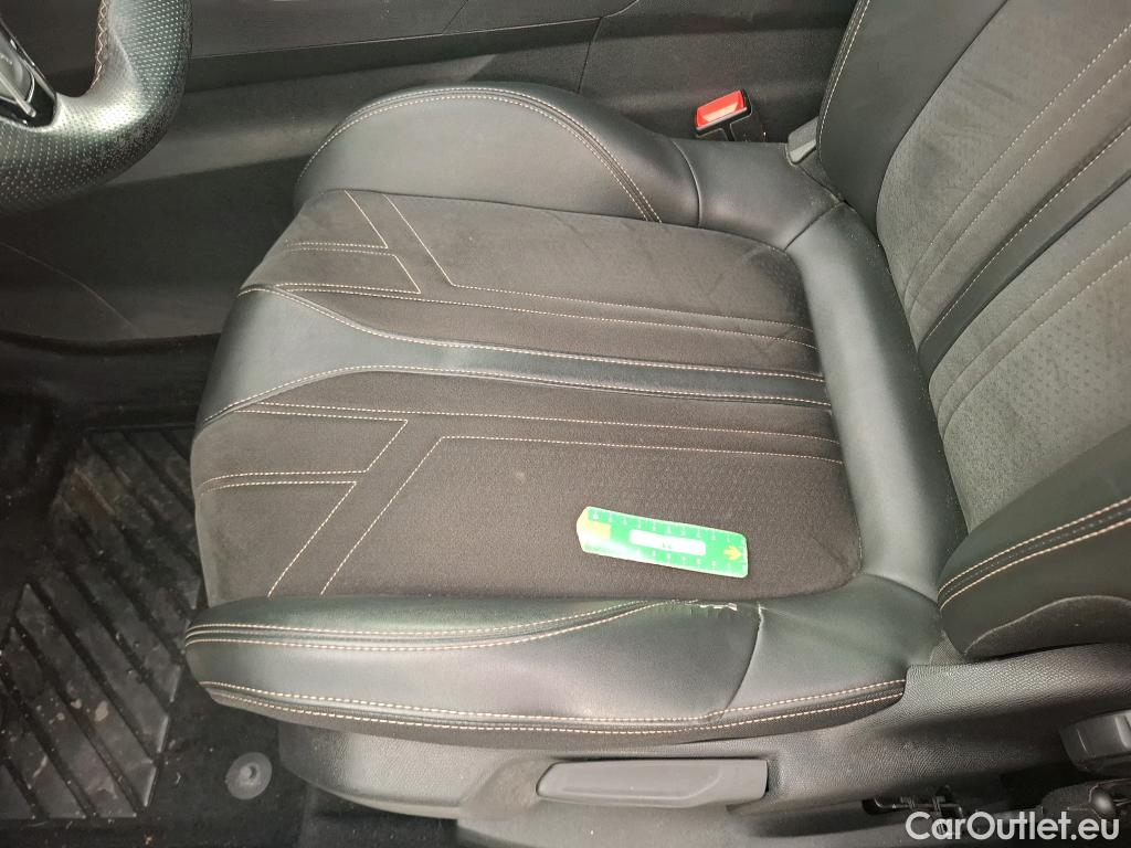  Peugeot  3008 PEUGEOT  / 2020 / 5P / SUV BlueHDi 130 S&S EAT8 GT #5