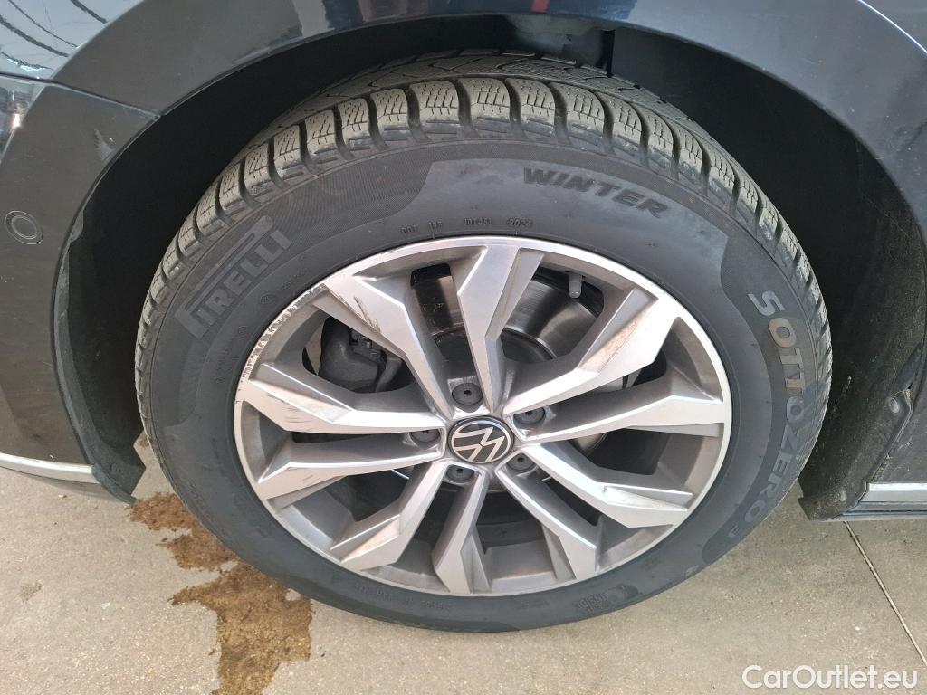  Volkswagen  Passat VOLKSWAGEN  SW / 2019 / 5P / Break 2.0 TDI 150 SCR DSG7 SW ELEGANCE #38