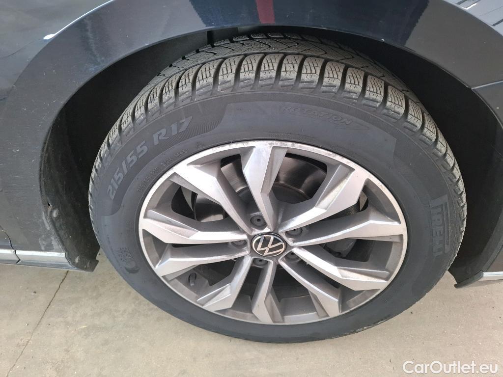  Volkswagen  Passat VOLKSWAGEN  SW / 2019 / 5P / Break 2.0 TDI 150 SCR DSG7 SW ELEGANCE #64
