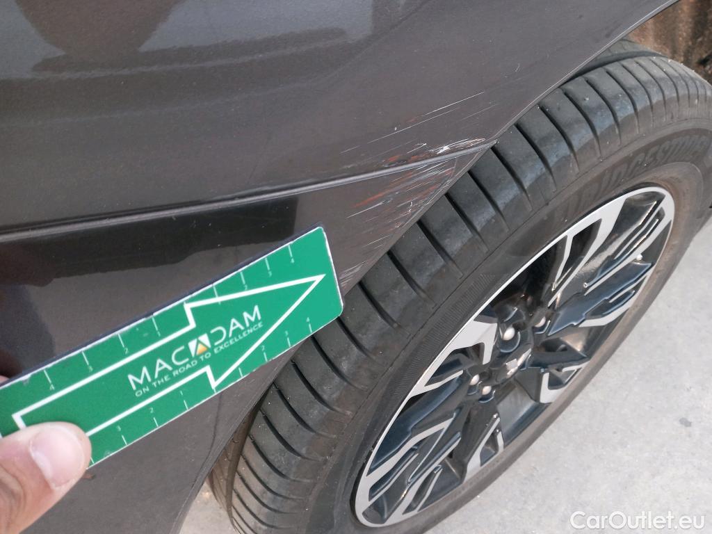  Mitsubishi  Outlander MITSUBISHI  5p 3G todoterreno 2.0 PHEV Kaiteki Auto 4WD #29