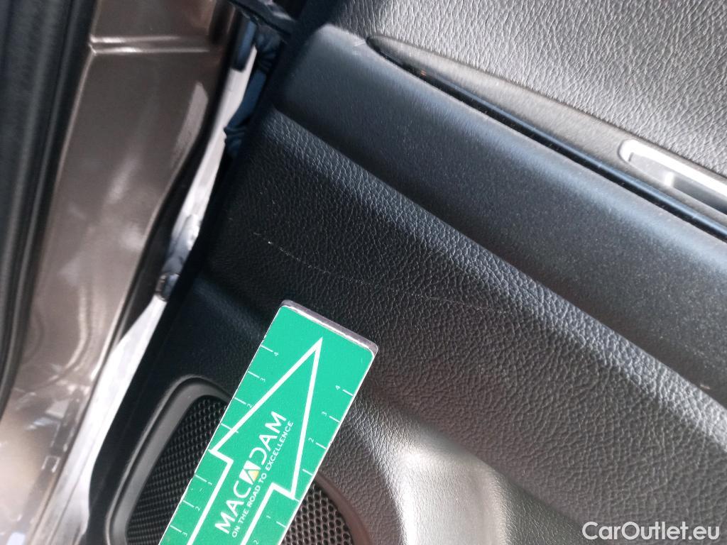  Mitsubishi  Outlander MITSUBISHI  5p 3G todoterreno 2.0 PHEV Kaiteki Auto 4WD #19