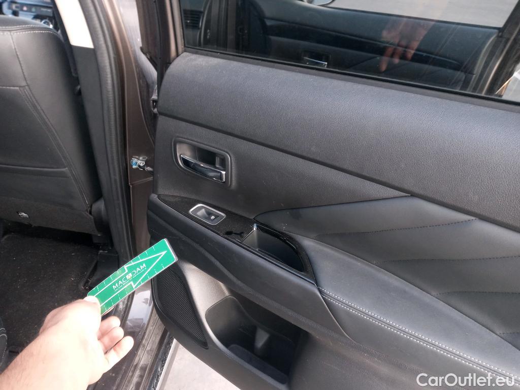  Mitsubishi  Outlander MITSUBISHI  5p 3G todoterreno 2.0 PHEV Kaiteki Auto 4WD #20