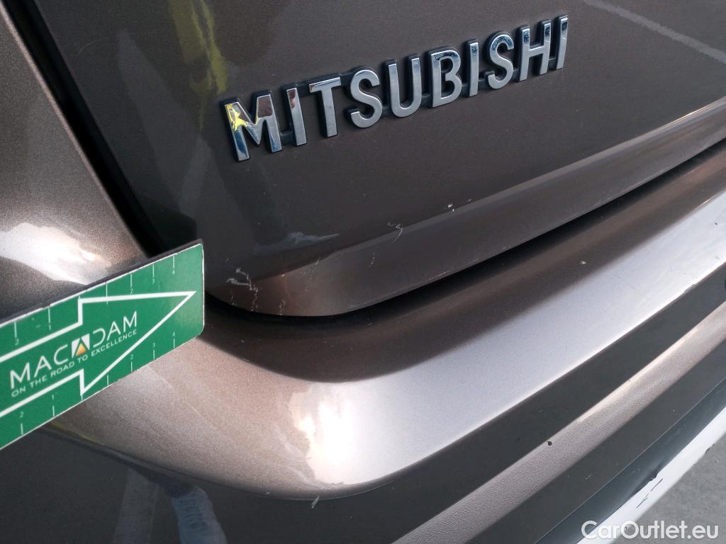  Mitsubishi  Outlander MITSUBISHI  5p 3G todoterreno 2.0 PHEV Kaiteki Auto 4WD #45