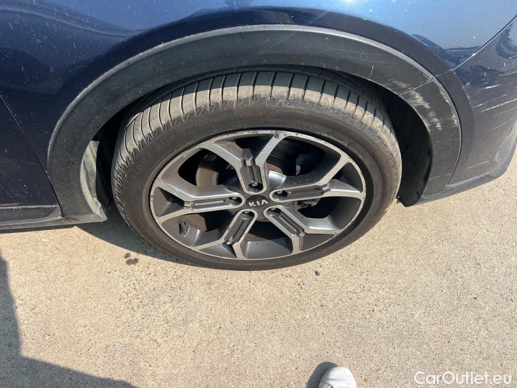  KIA  XCeed KIA  / 2019 / 5P / berlina con portón 1.6 CRDi Tech 100kW (136CV) DCT #7