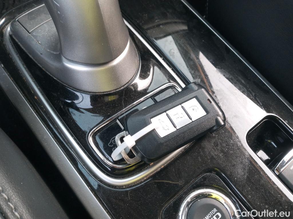  Mitsubishi  Outlander MITSUBISHI  5p 3G todoterreno 2.0 PHEV Kaiteki Auto 4WD #4