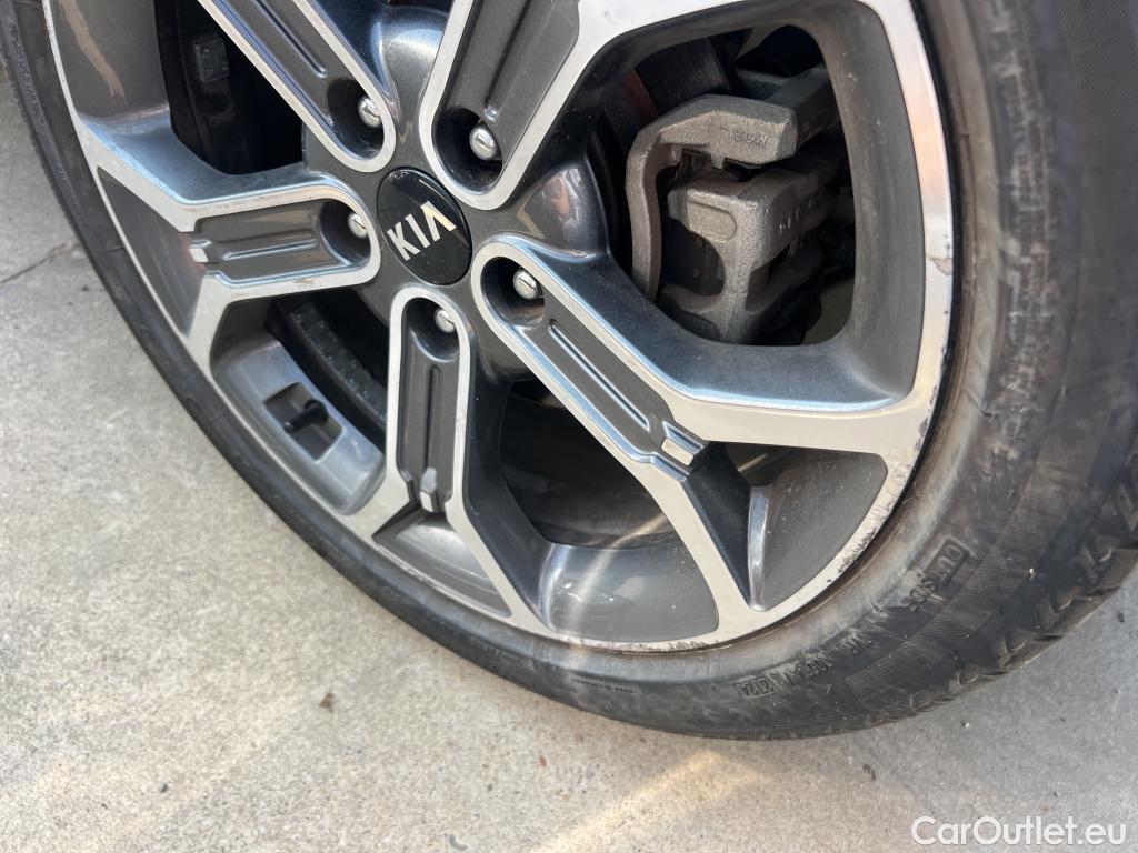  KIA  XCeed KIA  / 2019 / 5P / berlina con portón 1.6 CRDi Tech 100kW (136CV) DCT #3