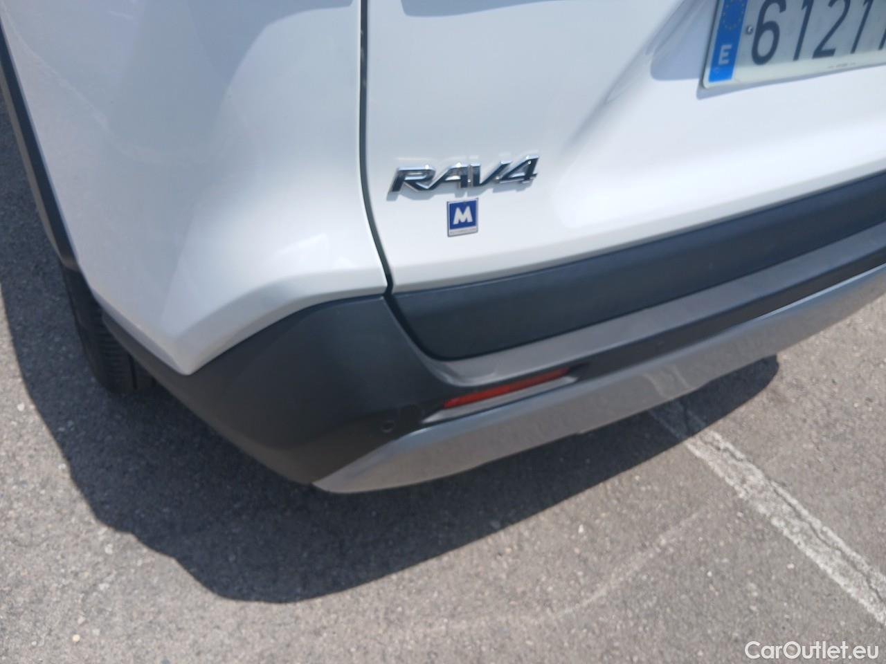  Toyota  RAV4 TOYOTA  / 2018 / 5P / todoterreno 2.5l 220H Advance #23