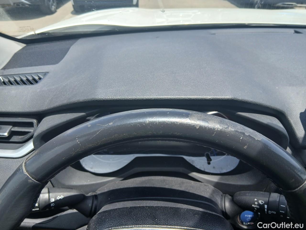  Toyota  RAV4 TOYOTA  / 2018 / 5P / todoterreno 2.5l 220H Advance #2