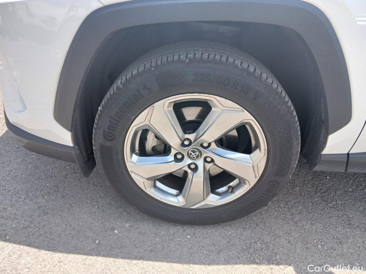  Toyota  RAV4 TOYOTA  / 2018 / 5P / todoterreno 2.5l 220H Advance #11