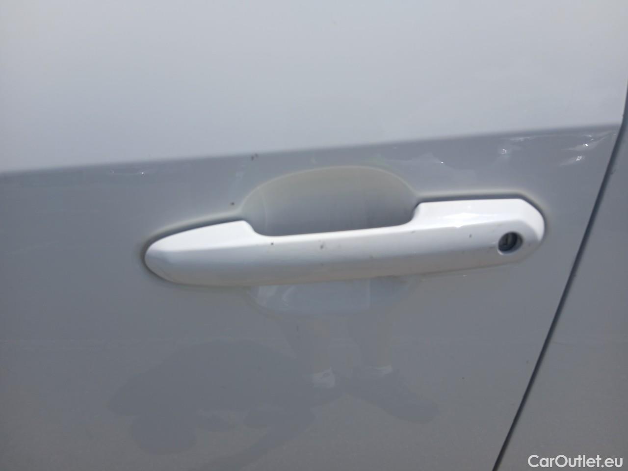  Toyota  RAV4 TOYOTA  / 2018 / 5P / todoterreno 2.5l 220H Advance #16