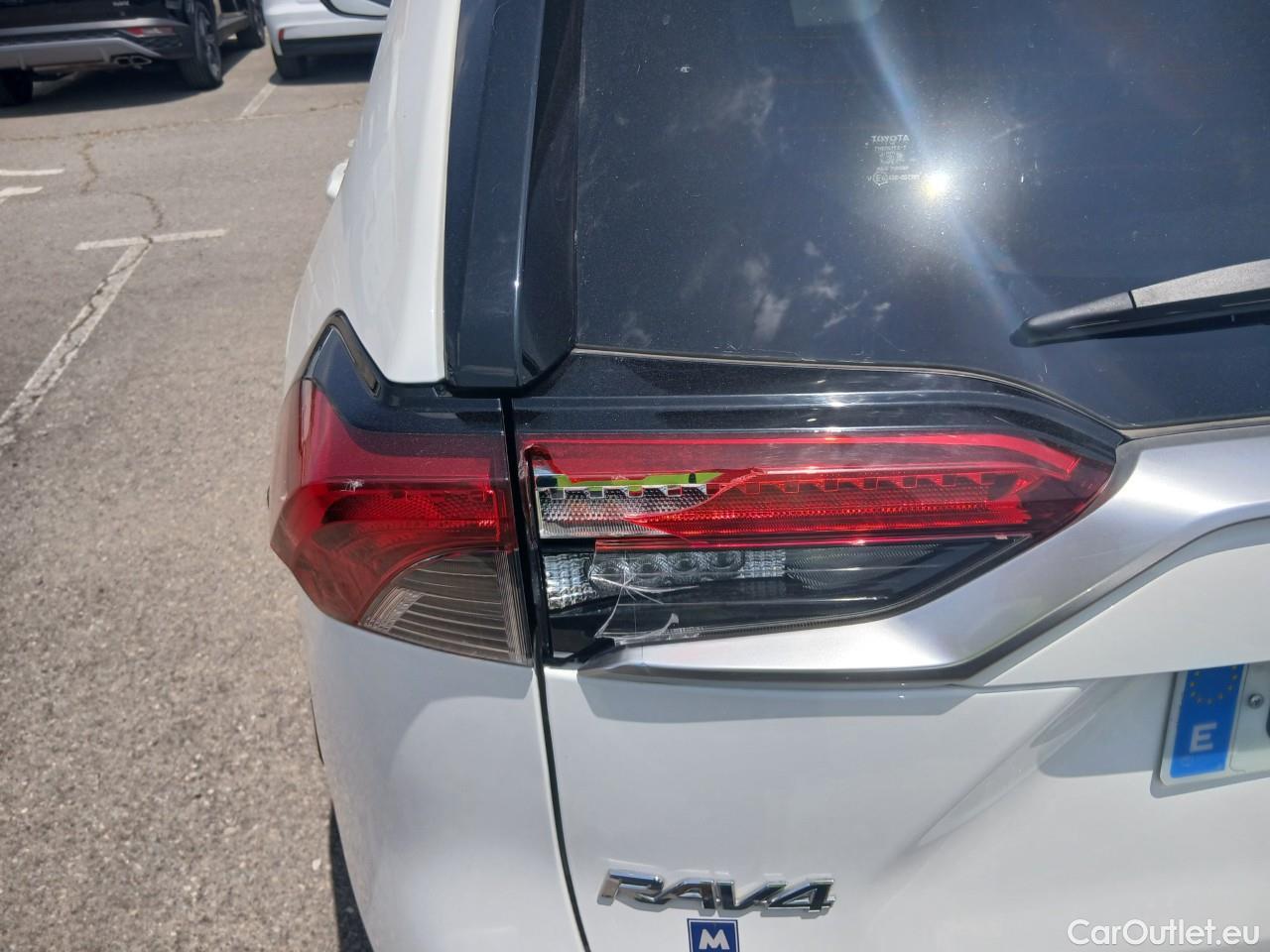  Toyota  RAV4 TOYOTA  / 2018 / 5P / todoterreno 2.5l 220H Advance #22