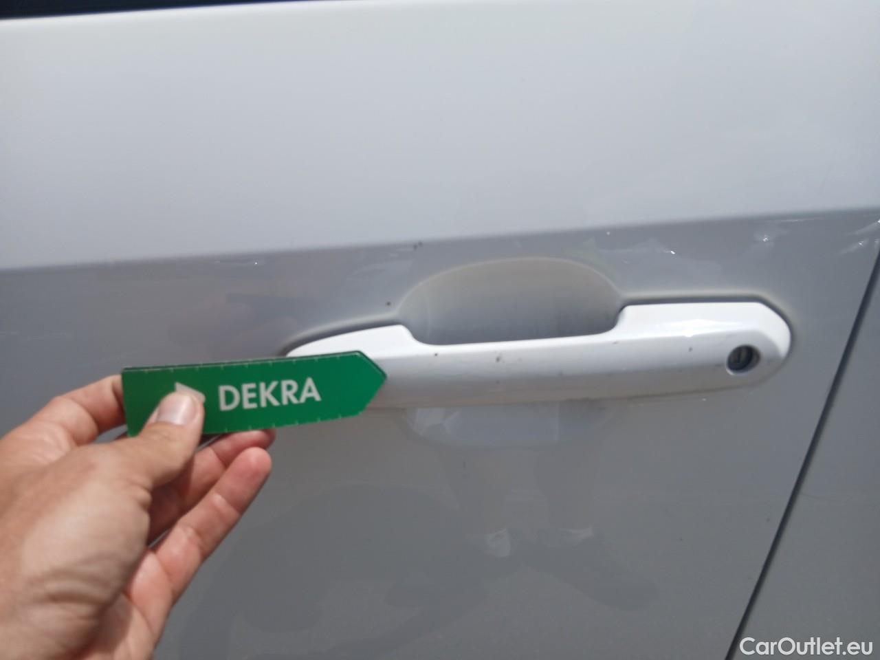  Toyota  RAV4 TOYOTA  / 2018 / 5P / todoterreno 2.5l 220H Advance #15