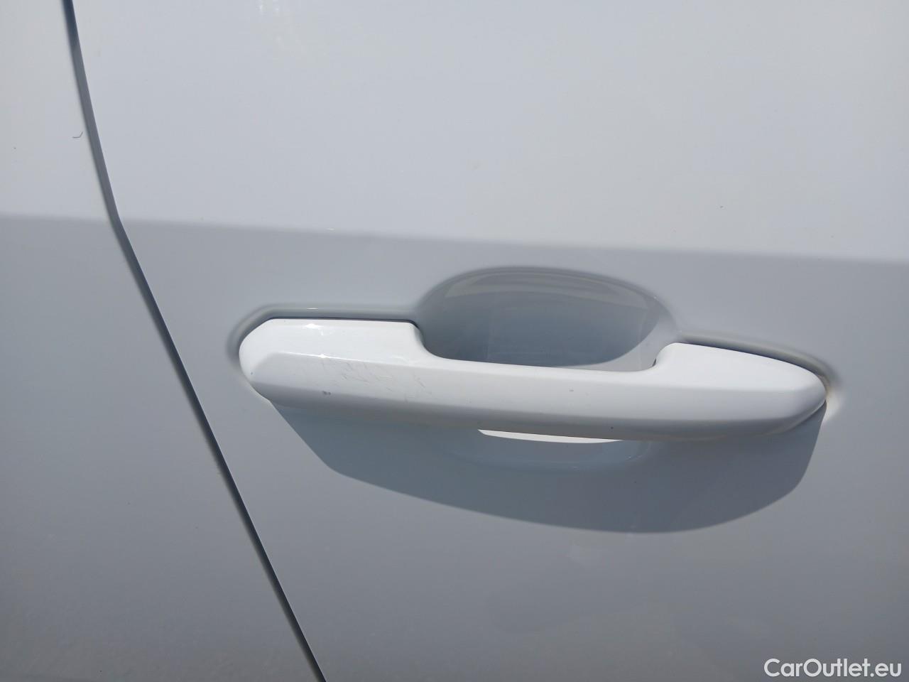  Toyota  RAV4 TOYOTA  / 2018 / 5P / todoterreno 2.5l 220H Advance #32