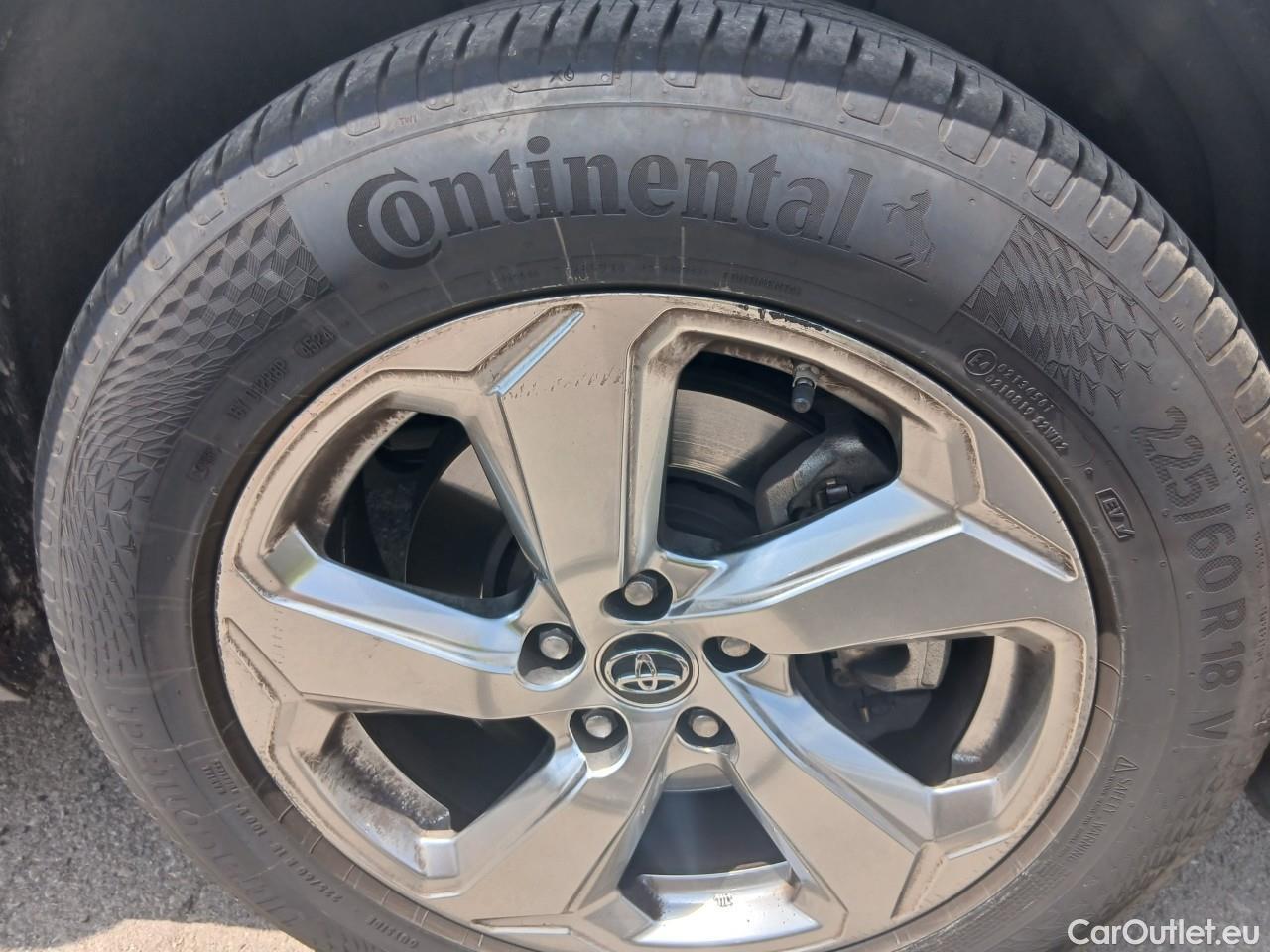  Toyota  RAV4 TOYOTA  / 2018 / 5P / todoterreno 2.5l 220H Advance #35