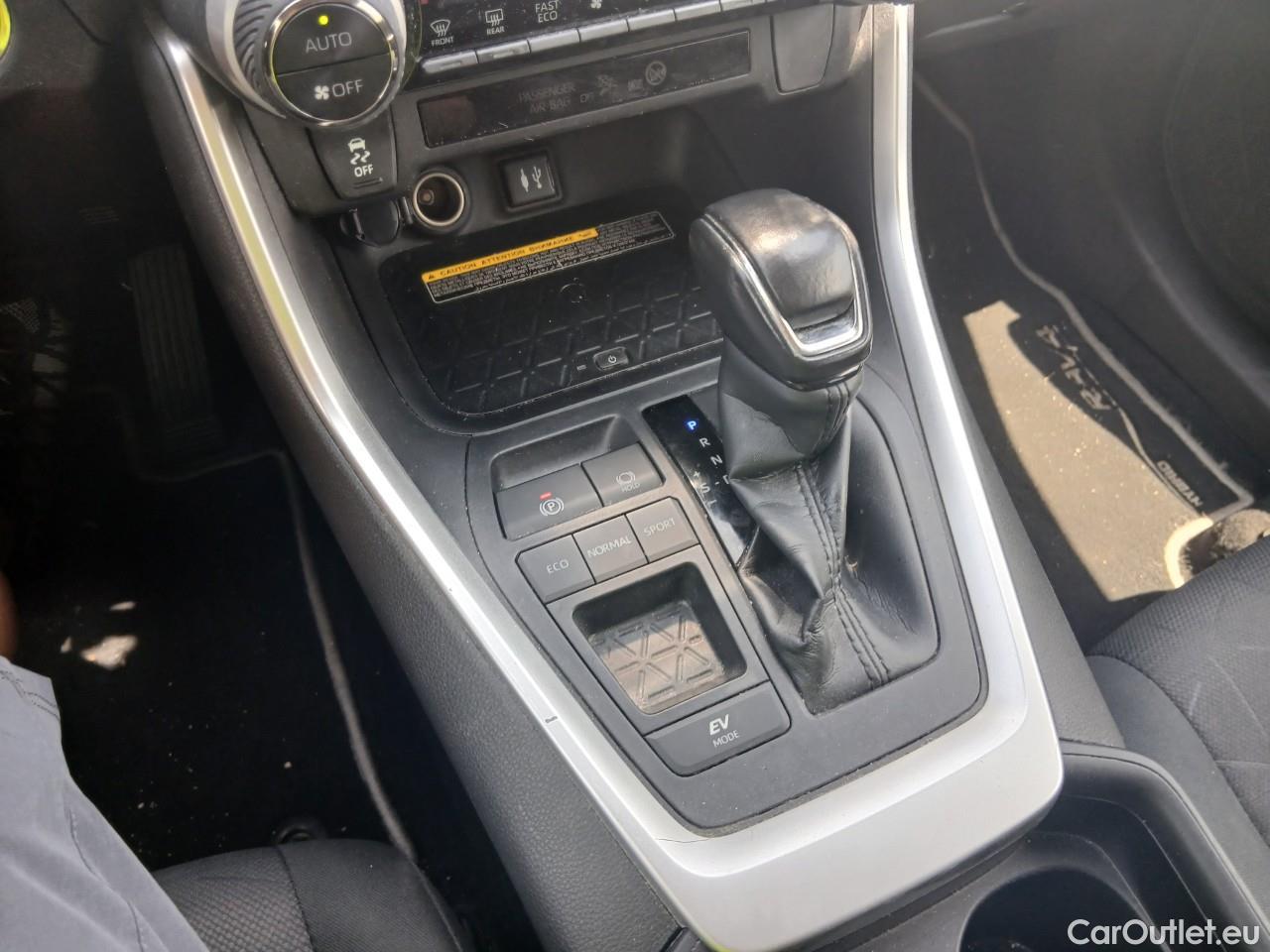  Toyota  RAV4 TOYOTA  / 2018 / 5P / todoterreno 2.5l 220H Advance #1