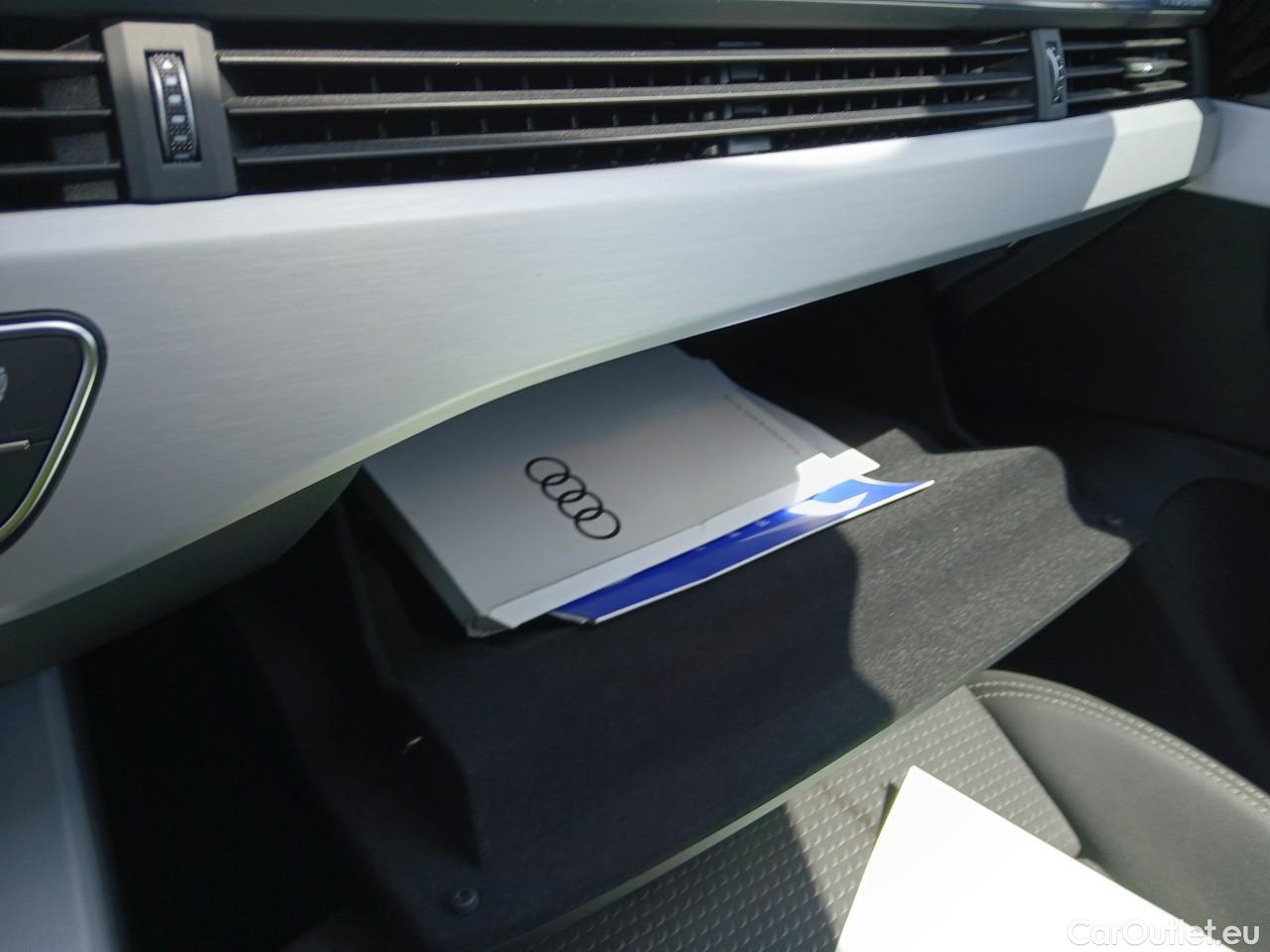  Audi  A4  Avant 35 TDI Black line edition Black Edition 2.0 TDI 165CV E6d #1