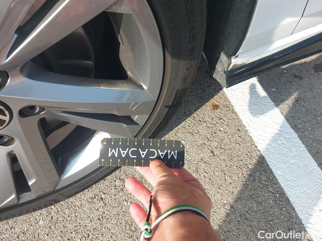  Volkswagen  Golf  VIII Variant R-Line 2.0 TDI 150CV E6d #7