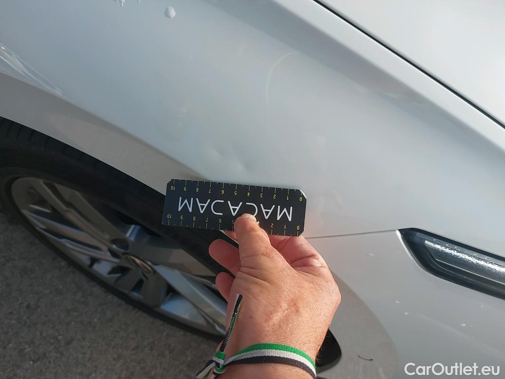 Volkswagen  Golf  VIII Variant R-Line 2.0 TDI 150CV E6d #2