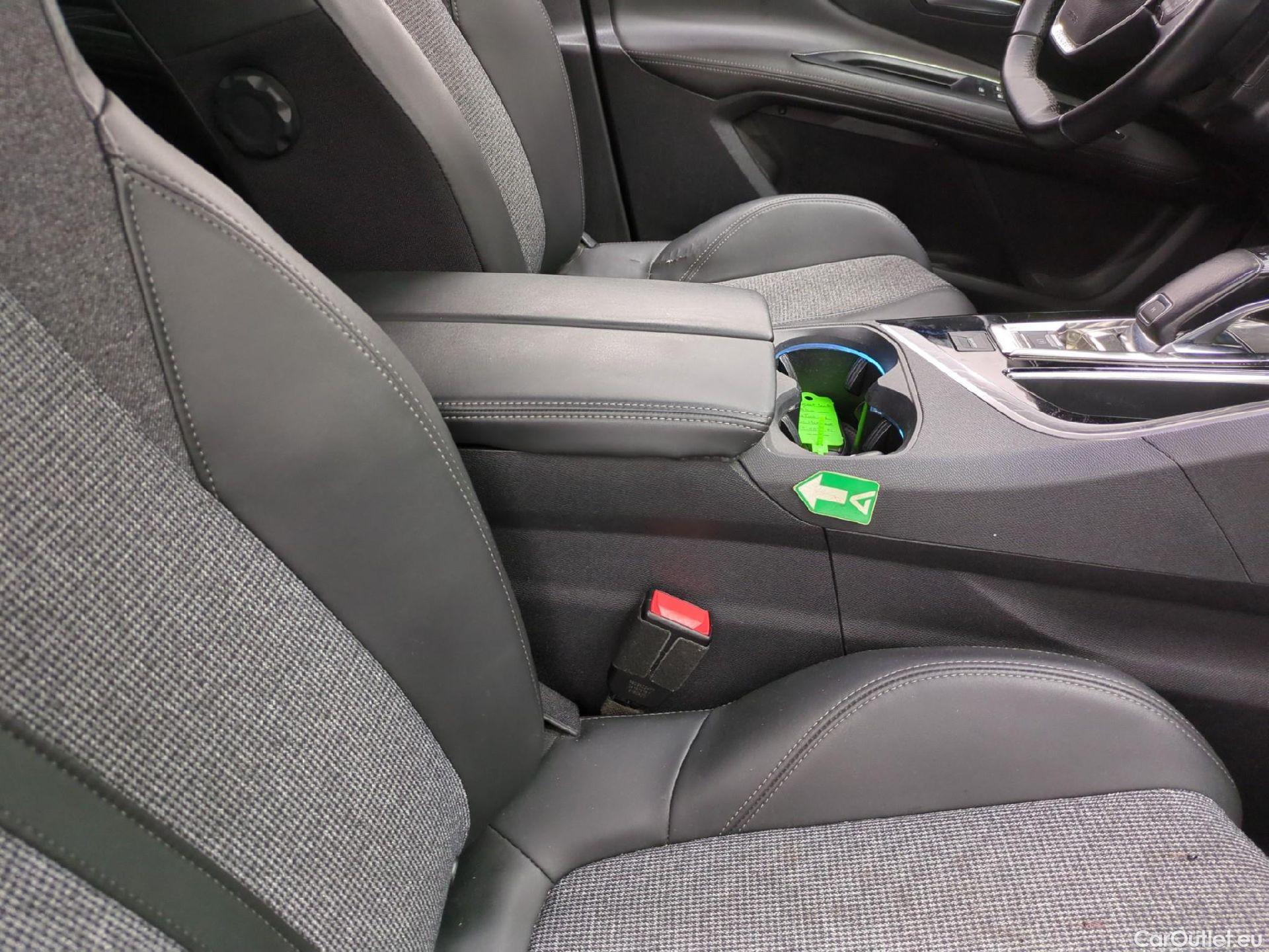  Peugeot  3008  Allure 1.2 PureTech 130CV E6d #3