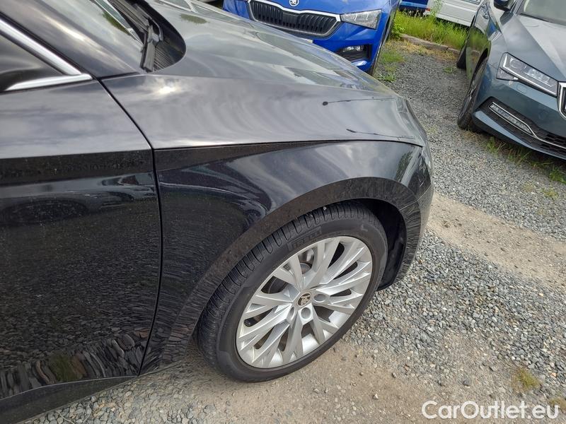  Skoda  Superb  (3V3)(2015) Supe.FL2.0TDI 140 Style 4x4 AT #12