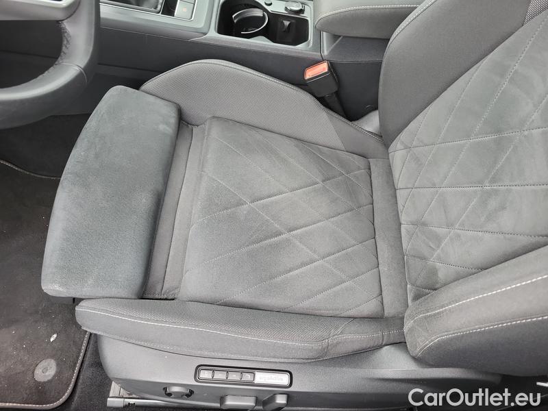  Volkswagen  Golf  VIII Variant (CG5) 2020 Var.2.0TDI 110 Style 5d #9