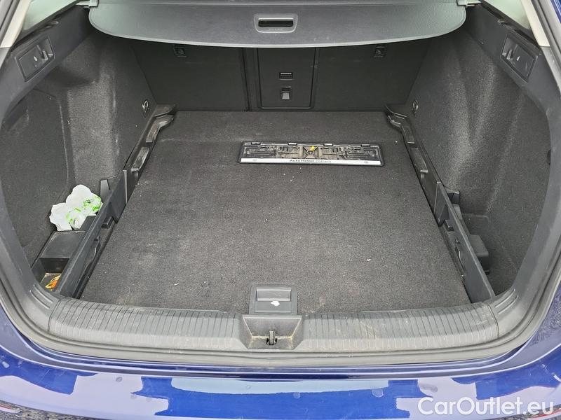  Volkswagen  Golf  VIII Variant (CG5) 2020 Var.2.0TDI 110 Style 5d #19