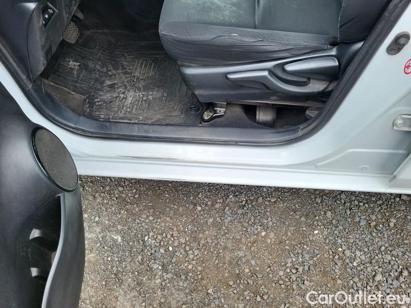  Toyota  Yaris  (2017->)  1.5 Hybrid e-CVT live AT #3