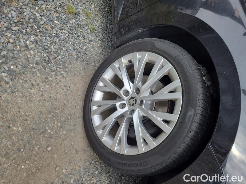  Skoda  Superb  (3V3)(2015) Supe.FL2.0TDI 140 Style 4x4 AT #21